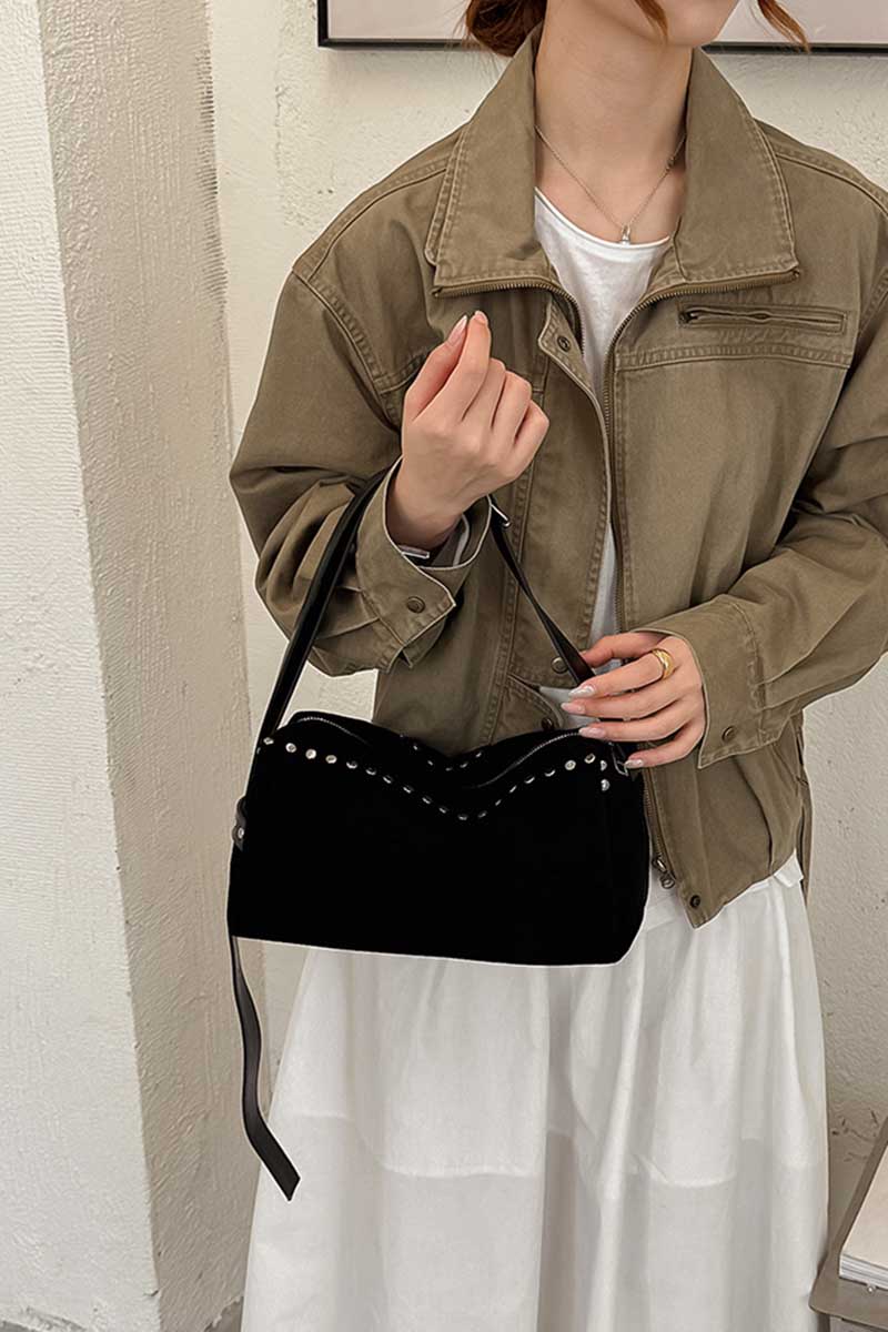 BLACK (2).jpg