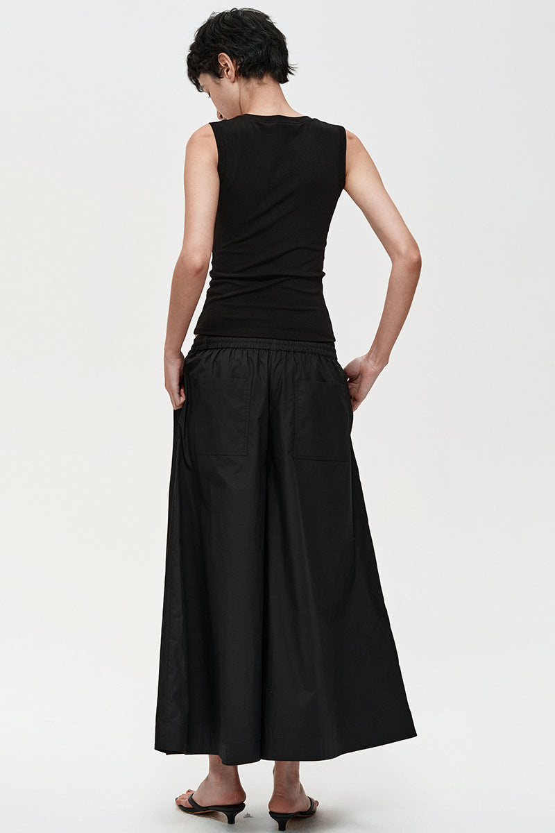 Scoop Neck Sleeveless Fitted Top