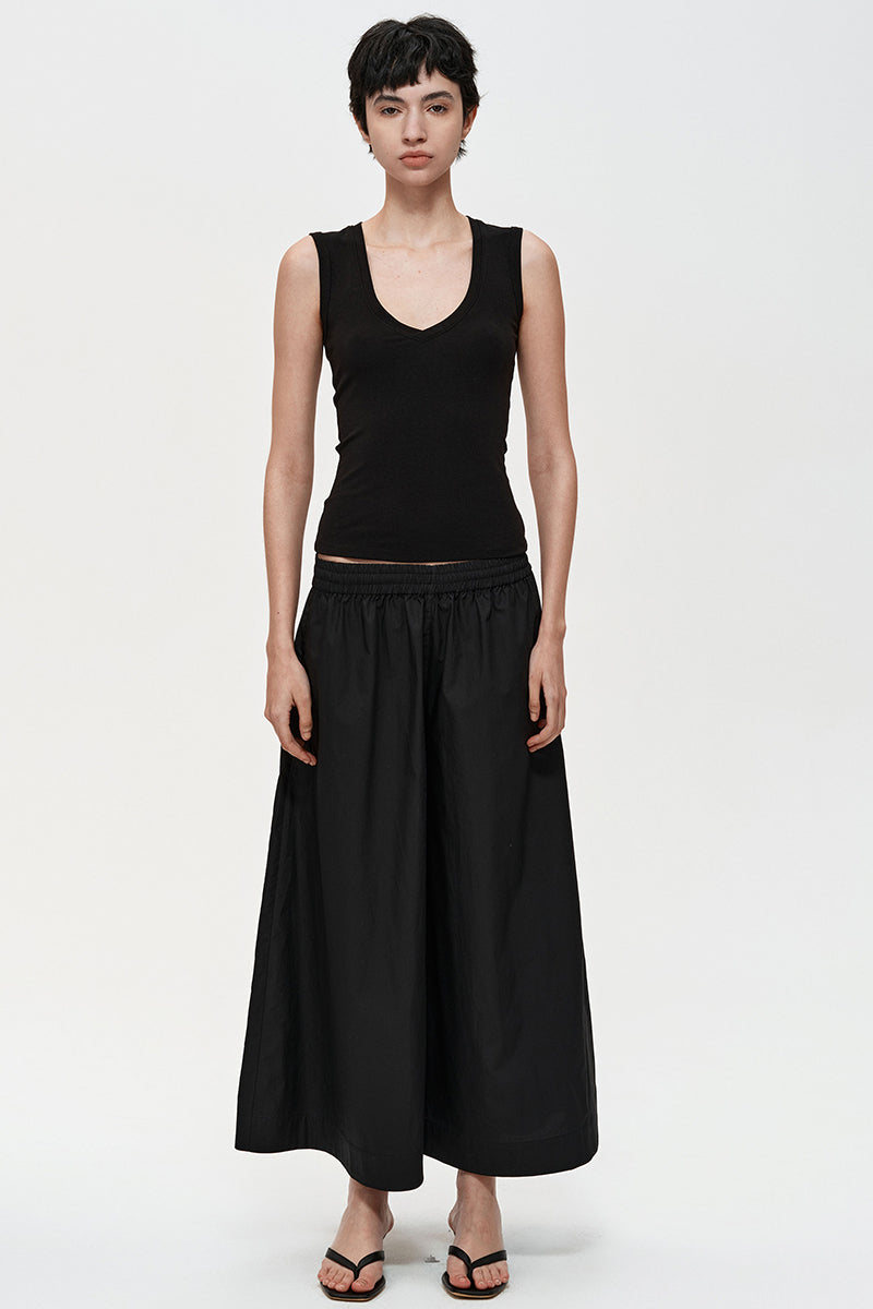 Scoop Neck Sleeveless Fitted Top