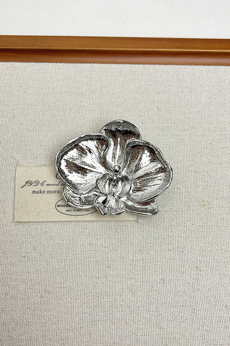 Elegant Floral Gold Brooch