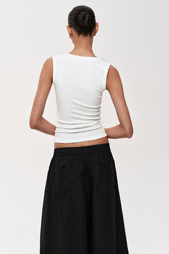Scoop Neck Sleeveless Fitted Top
