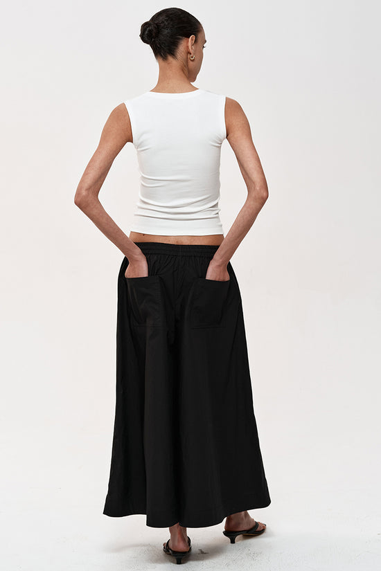 Scoop Neck Sleeveless Fitted Top