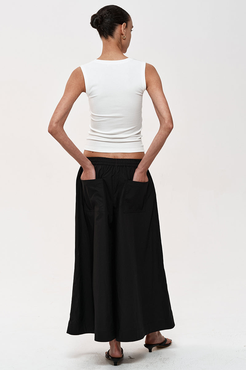 Scoop Neck Sleeveless Fitted Top