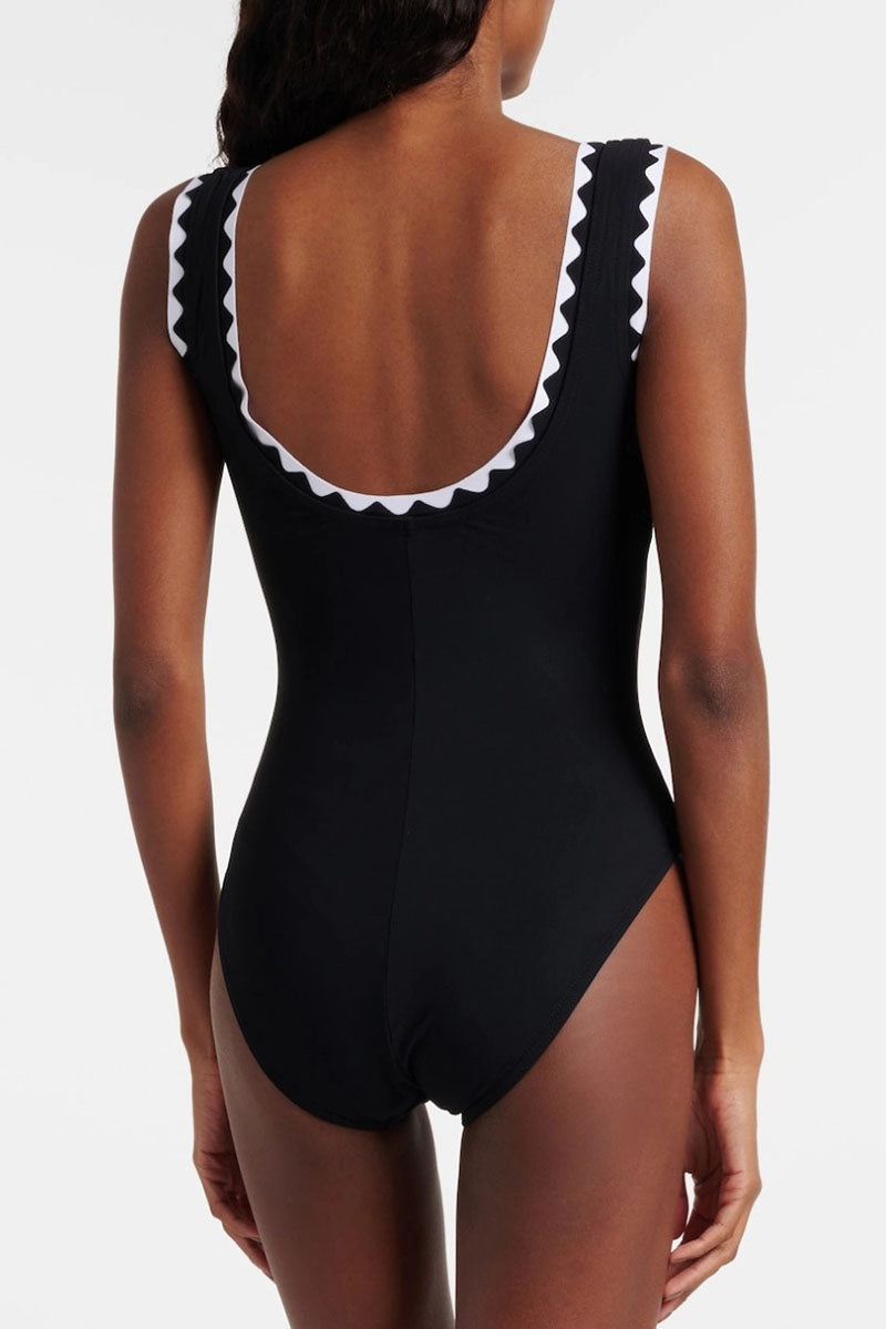 BLACK (3).jpg
