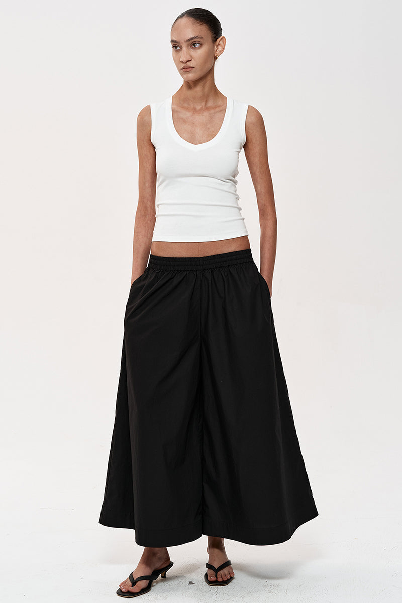 Scoop Neck Sleeveless Fitted Top