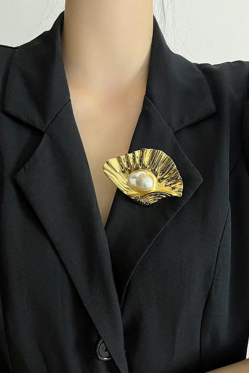 Elegant Oyster-Inspired Jewelry Brooch