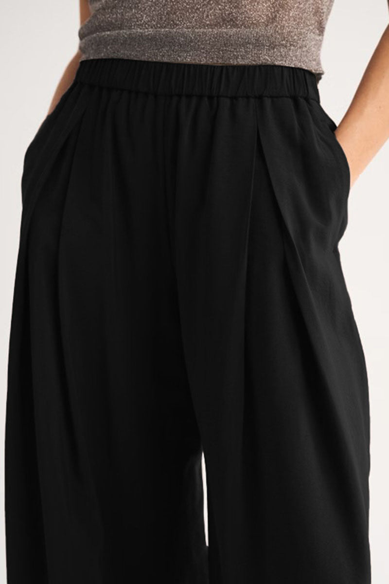 BLACK (4).jpg
