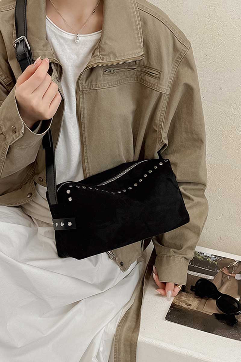 BLACK (1).jpg