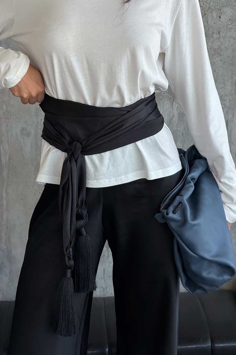 BLACK (1).jpg
