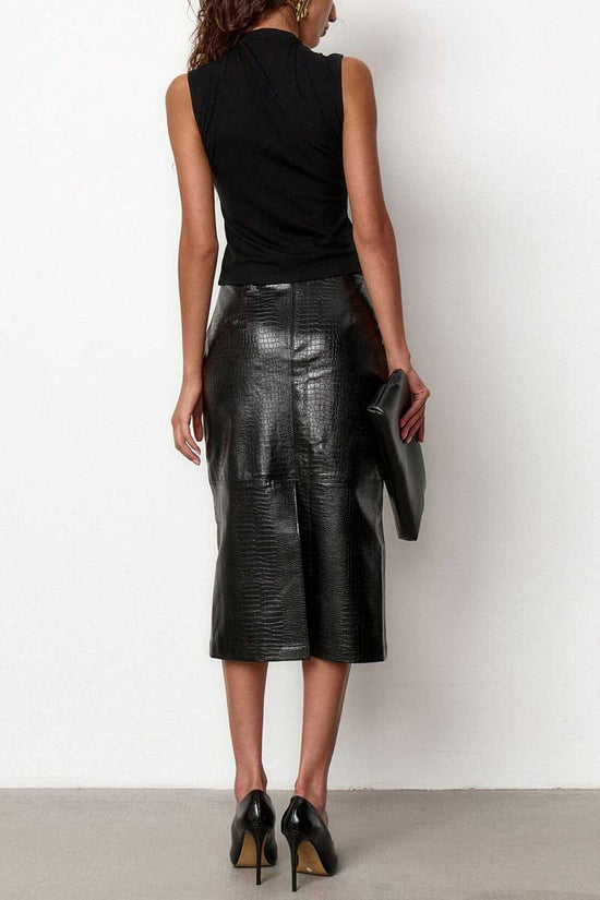 BLACK (2).jpg