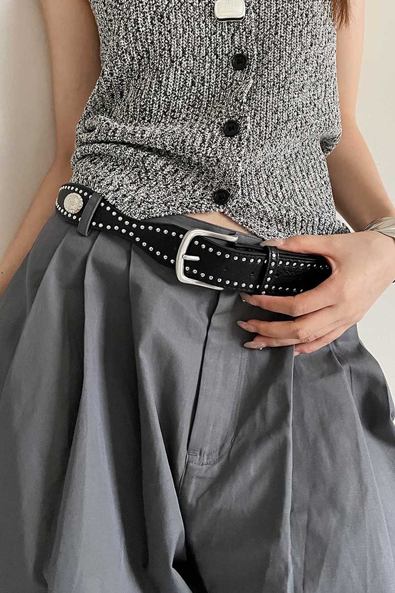 BLACK (1).jpg