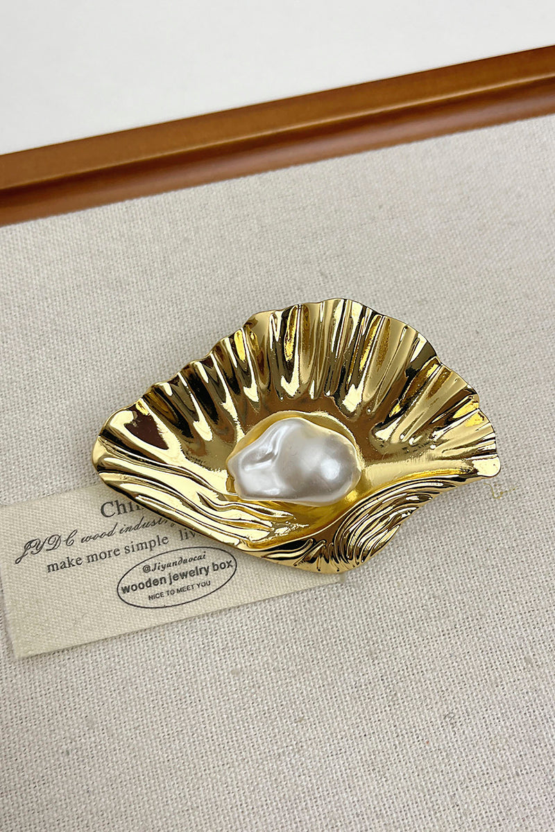 Elegant Oyster-Inspired Jewelry Brooch