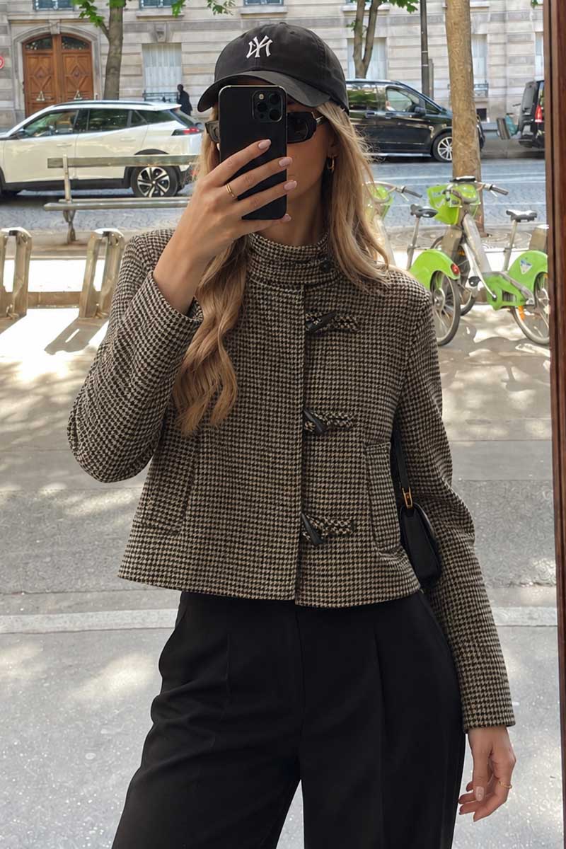BLACK (1).jpg