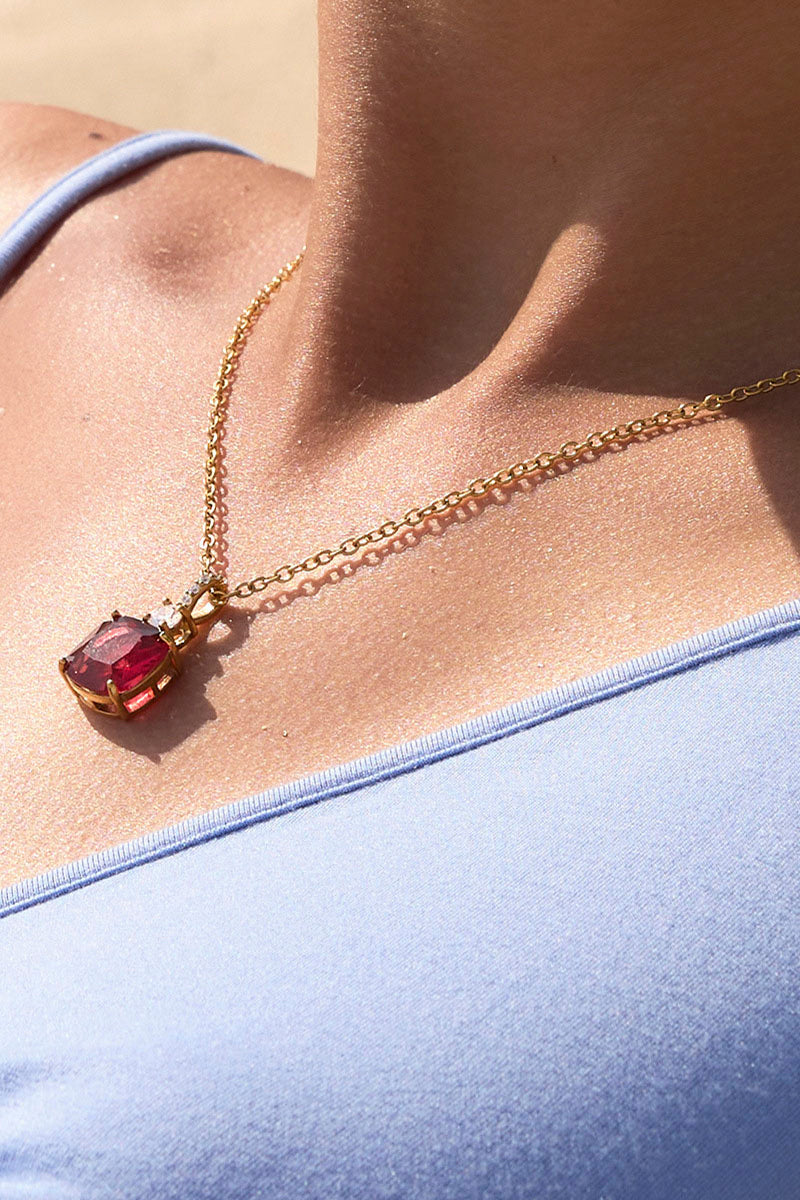Elegant Crystal Pendant Necklace