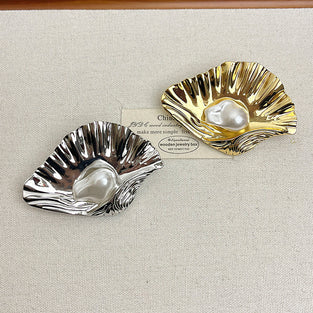 Elegant Oyster-Inspired Jewelry Brooch