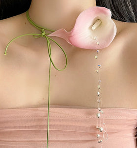 Elegant Floral Pendant Necklace