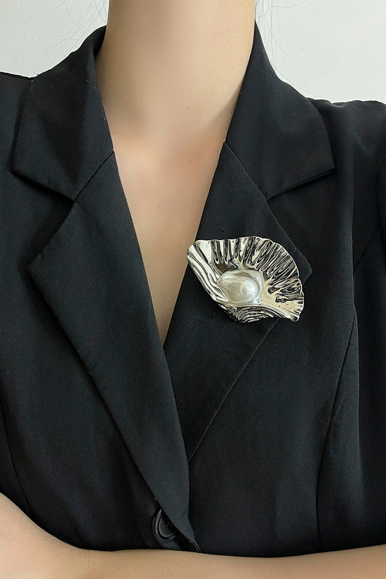 Elegant Oyster-Inspired Jewelry Brooch