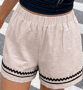 Wavy Trim Casual Shorts