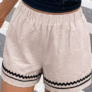 Wavy Trim Casual Shorts