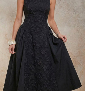 Elegant Sleeveless Floral Evening Dress