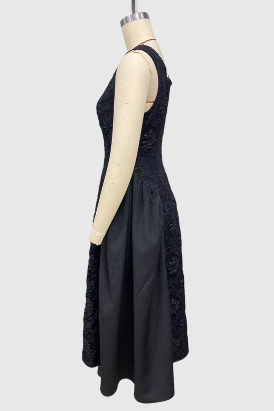 Elegant Sleeveless Floral Evening Dress