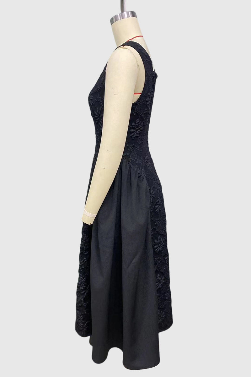 Elegant Sleeveless Floral Evening Dress