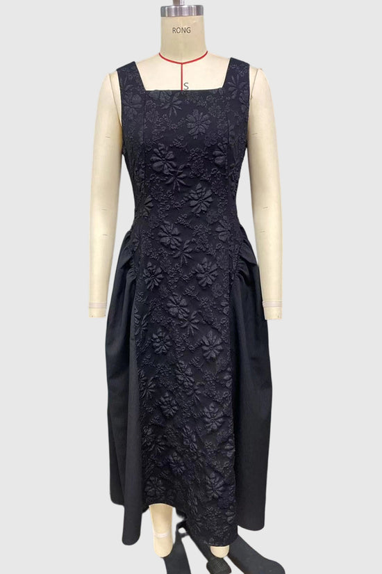 Elegant Sleeveless Floral Evening Dress