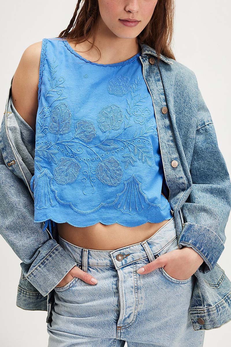 Sleeveless Tie-Side Cropped Tank Top