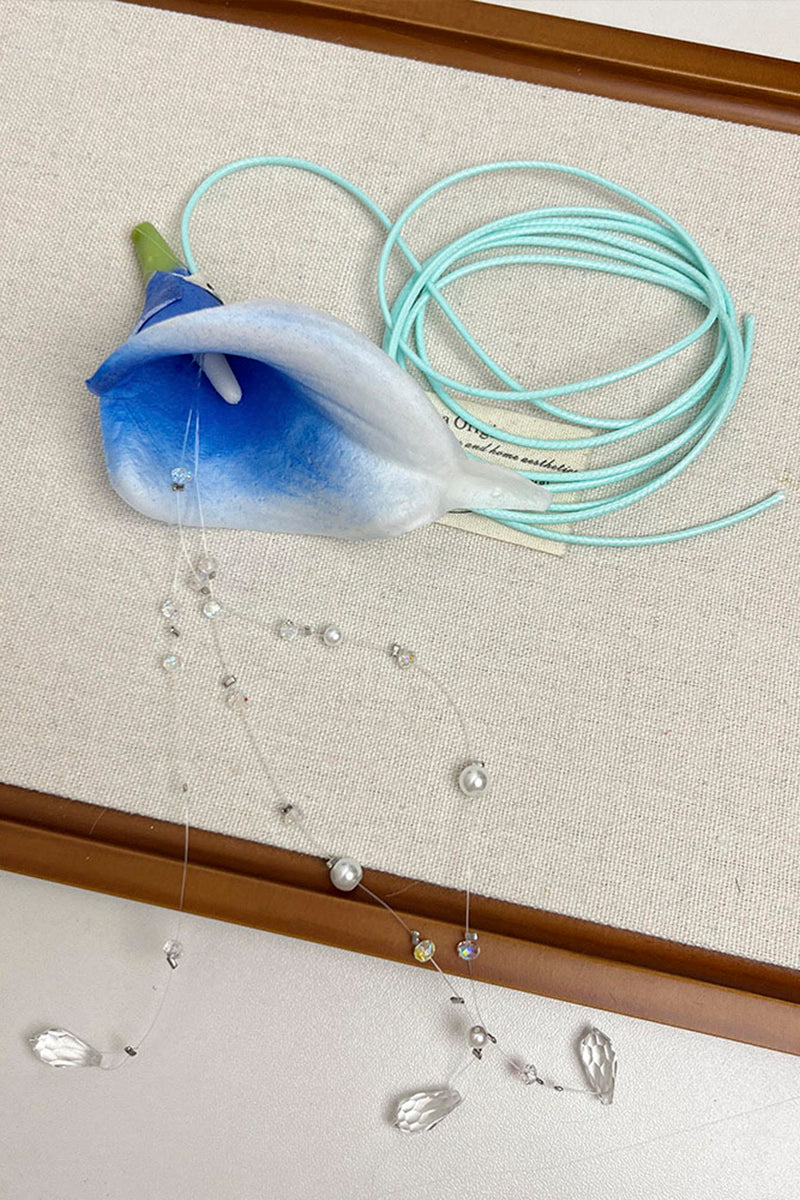 Elegant Floral Pendant Necklace