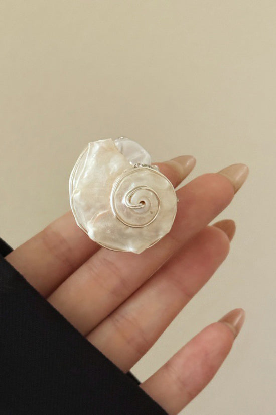 Elegant Spiral Seashell Ring