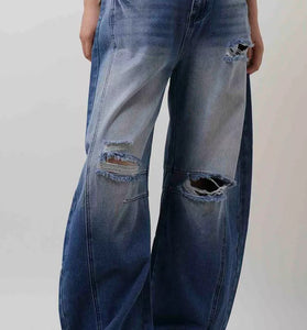 Distressed Barrel Jeans with Casual Fit