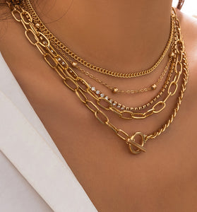 Elegant Chain and Crystal Necklace