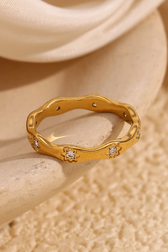 Elegant Star-Embellished Wavy Band Ring