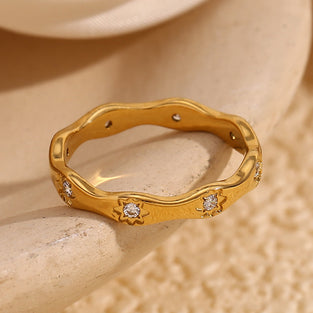 Elegant Star-Embellished Wavy Band Ring