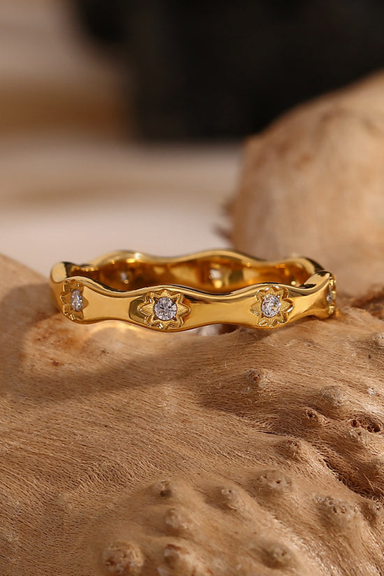 Elegant Star-Embellished Wavy Band Ring