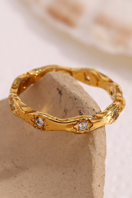 Elegant Star-Embellished Wavy Band Ring