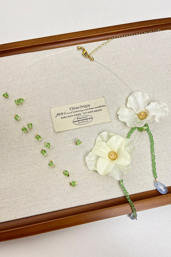 Elegant Floral Pendant Necklace