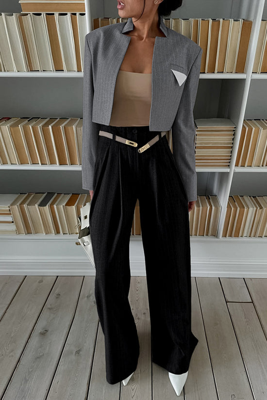 Chic Cropped Blazer with Pocket Detail