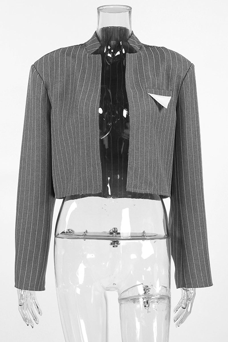 Chic Cropped Blazer with Pocket Detail