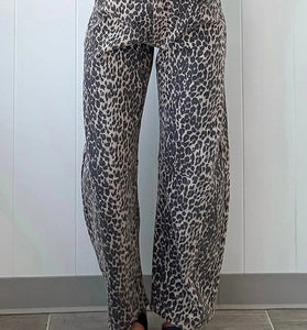 Stylish Leopard Print Straight Jeans