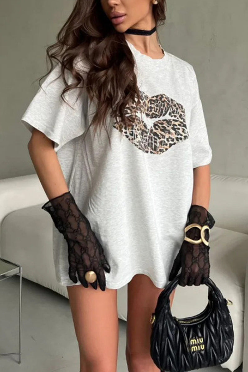 Chic Leopard Print T-Shirt
