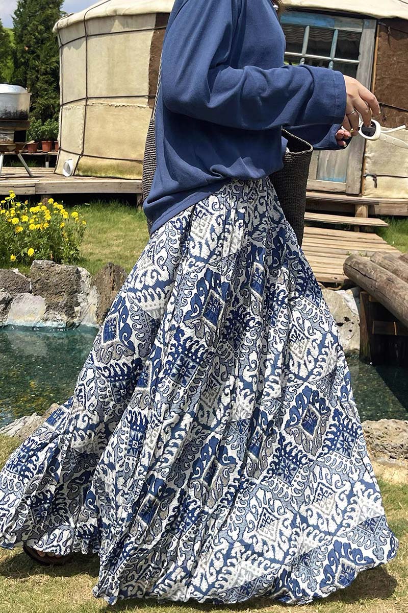 Elegant Patterned Midi Skirt