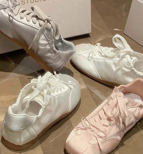 Sleek Lace-Up Casual Sneakers