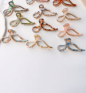 Elegant Twist Hair Claw