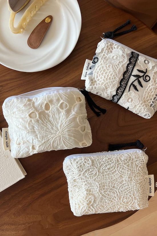 Elegant Floral Pattern Pouch