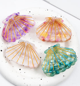 Shell-Shaped Hair Claw