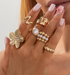 Elegant Gold Statement Rings Set