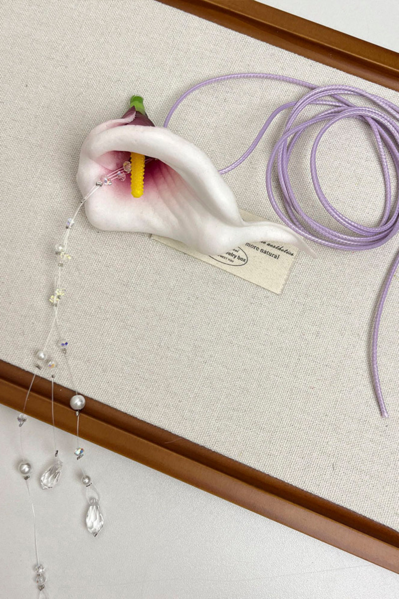 Elegant Floral Pendant Necklace