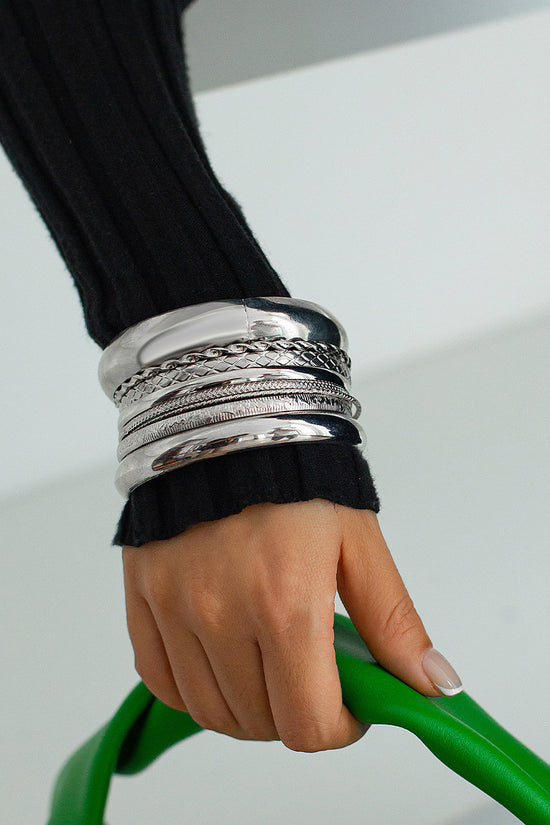 Elegant Gold Bangle Bracelet Set