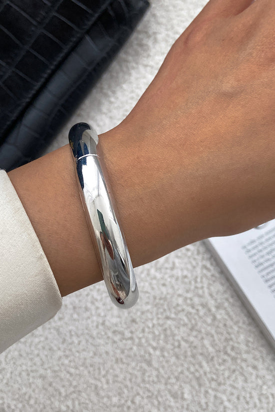Sleek Polished Bangle Bracelet